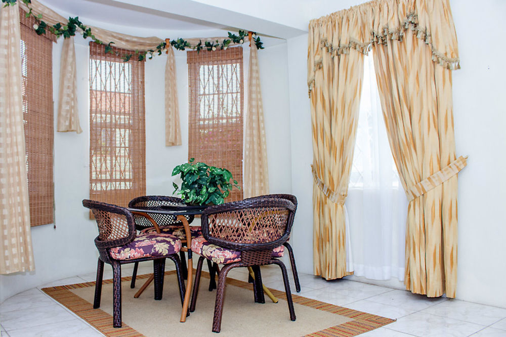Hotel Alexandrina Кингстаун Экстерьер фото