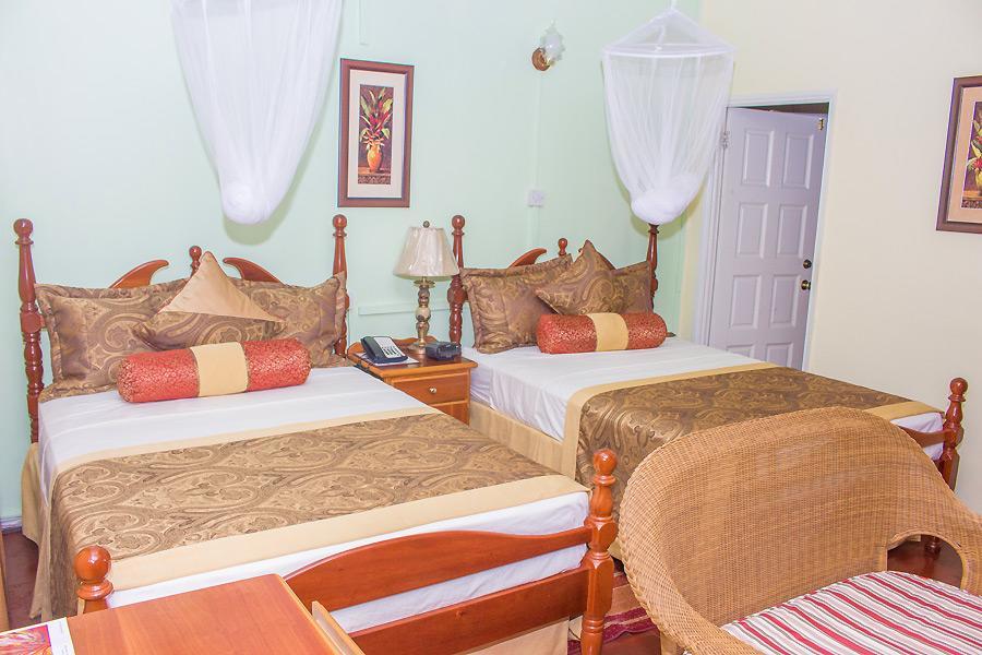 Hotel Alexandrina Кингстаун Экстерьер фото